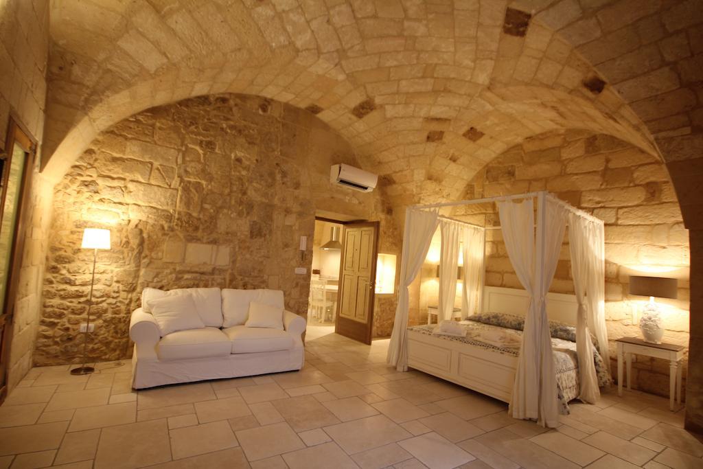 La Suite Di Martina Lecce Habitación foto